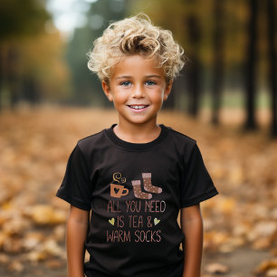 Camiseta Tudo o que Você Precisa É Chá e Meias Quentes Cita