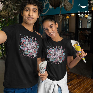 Camiseta Tudo o que você precisa é de amor, Tipografia de V