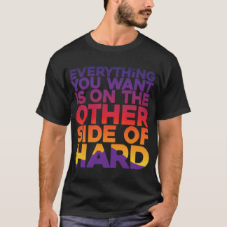 CAMISETA TUDO O QUE VOCÊ QUER ESTÁ DO OUTRO LADO DO DURO.