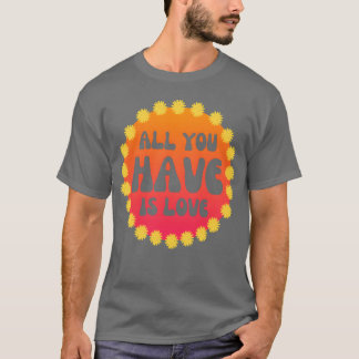 Camiseta Tudo o que você tem é amor Flower Power anos 60 70