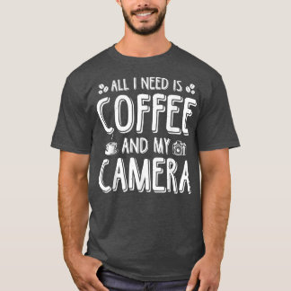 Camiseta Tudo Que Eu Preciso É Café E Minha Câmera 