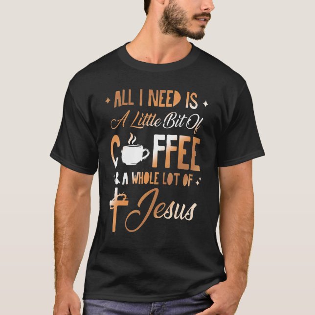 Camiseta Tudo Que Eu Preciso É Um Pouco De Café E Muito (Frente)