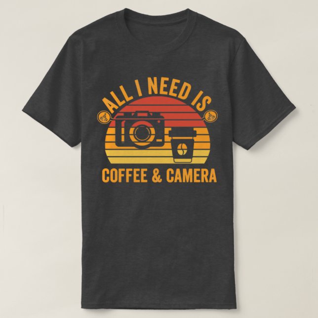 Camiseta Tudo que preciso é café e câmera (Frente do Design)