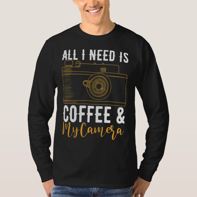 Camiseta Tudo Que Preciso É Café E Meu Fotógrafo Da Câmera  (Frente)