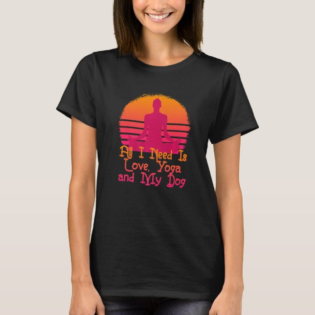 Camiseta Tudo Que Preciso É De Amor E Yoga E Um Ioga Incrív (Frente)