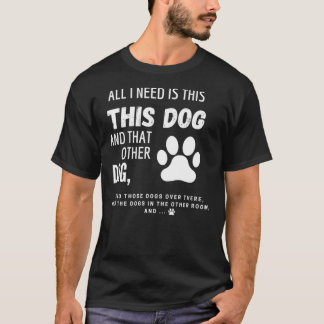 Camiseta tudo que preciso é deste cão e daquele outro cão E
