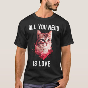 Camiseta Tudo que você precisa é amor com Namorados de cora