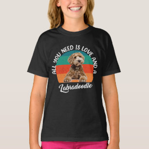 Camiseta Tudo que você precisa é amor e um labradoodle
