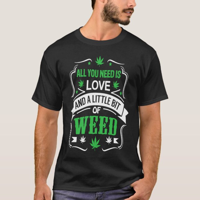 Camiseta Tudo que você precisa é amor e um pouco de erva (Frente)