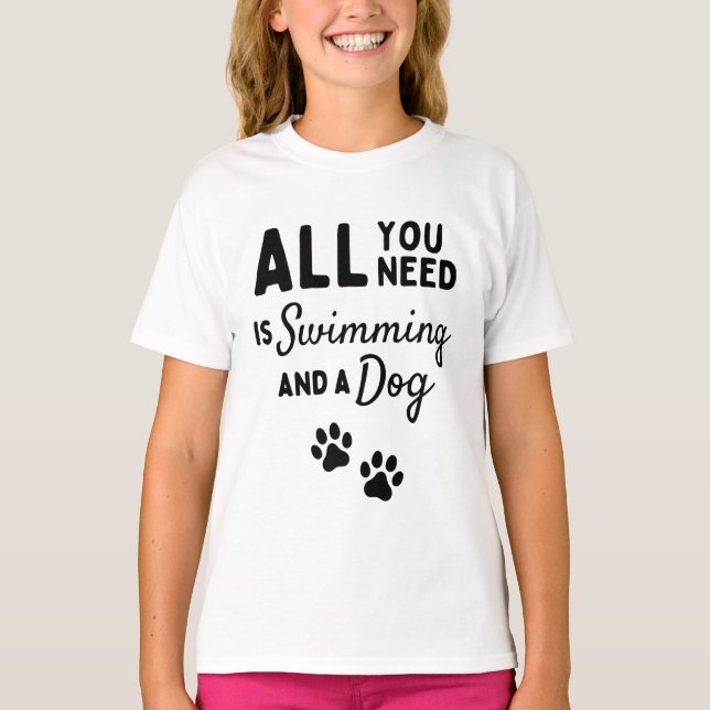 Camiseta Tudo que você precisa é nadar e um cachorro (Frente)