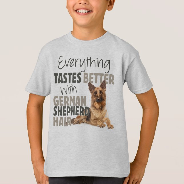 Camiseta Tudo Tem Gosto Melhor Com Cabelo De German shepher (Frente)