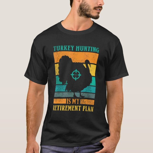 Camiseta Turkey Hunting Is My Retirement Plan Retro Turkey  (Frente)
