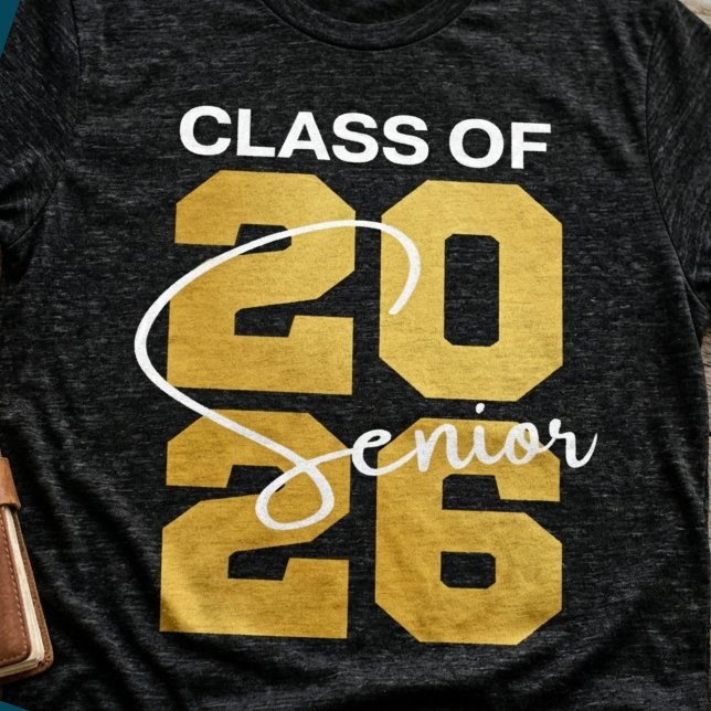 Camiseta Turma de 2026 Graduação Senior Dourado Script Negr (Criador carregado)