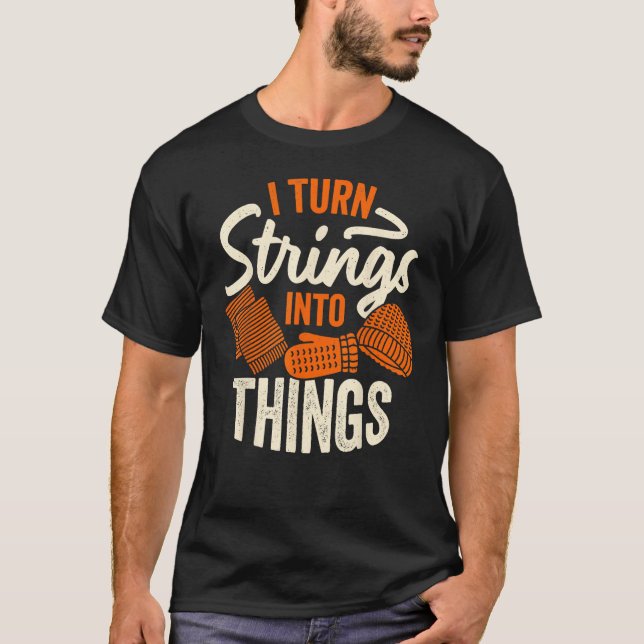 Camiseta Turn Strings Into Things Retro Yarn Sewing Knit Qu (Frente)