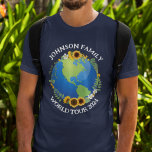 Camiseta Turnê mundial personalizado Terrenos Sunflower Ove<br><div class="desc">Personalize essas incríveis t-shirts de turnê mundial para uma banda de turismo ou viagem de férias à família. O planeta está envolto em uma bela coroa floral de girassóis e vinhas. Camisetas viagem personalizadas e bonitas para explorar a Terra.</div>