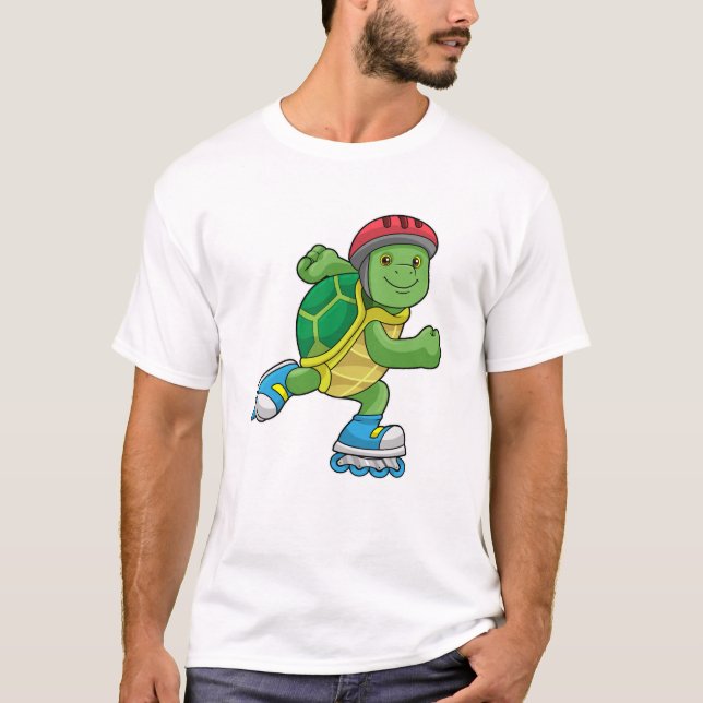 Camiseta Turtle como skater com skates e capacete embutidos (Frente)