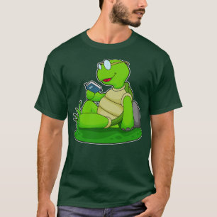 Camiseta Turtle Leading Book