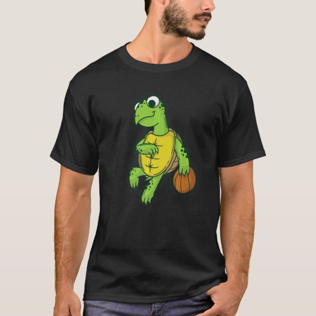 Camiseta Turtle plays and loves Basketball (Frente)