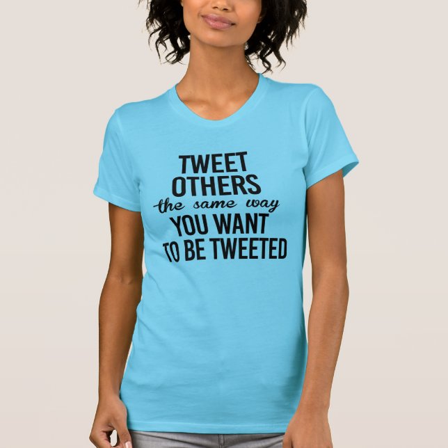 CAMISETA TWEET SOBRE OUTROS A FORMA COMO VOCÊ QUER SER TWEE (Frente)