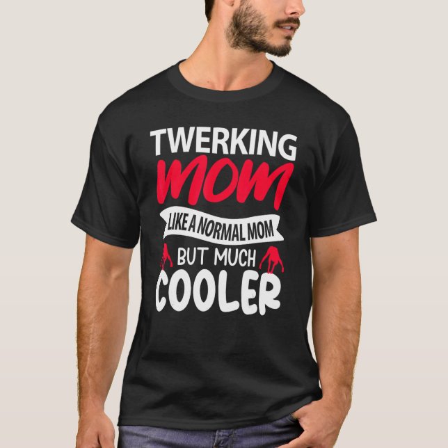 Camiseta Twerking Mom Like A Normal Mom But Much Cooler (Frente)