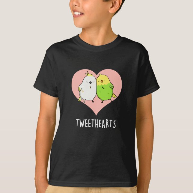 Camiseta Twethearts Brincadeiras Adoráveis Pun Dark BG (Frente)
