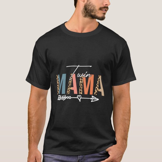 Camiseta Twin Mama Dia de as mães Leopard Nova Mãe De Gêmeo (Frente)