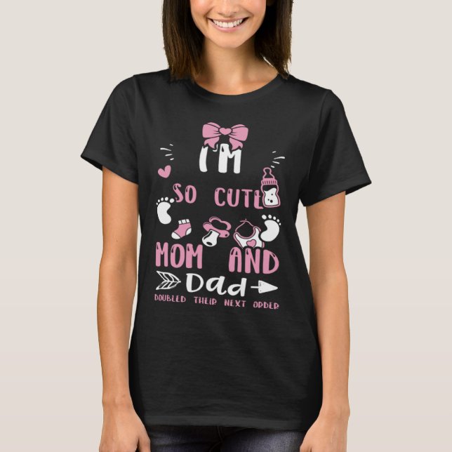Camiseta Twins I'm So Cute Mom And Dad Doubled Their Ne...  (Frente)