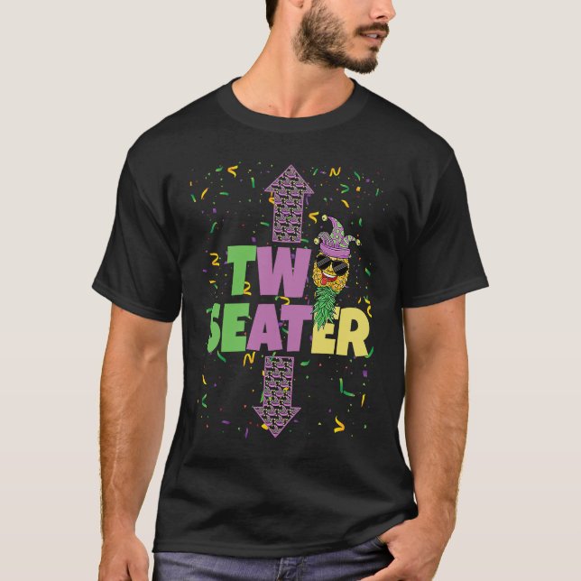 Camiseta Two Seater Mardi Gras Upside Down Pineapple Swinge (Frente)