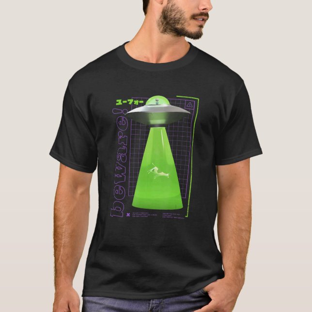 Camiseta Ufo Conspira Martians Vaporwave Alienígena Abdução (Frente)