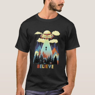 Camiseta Ufo Saucer Voador Acreditamos Em Aliens Externos