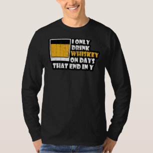 Camiseta Uísque Eu Só Bebo Uísque Nos Dias Que Terminam Em