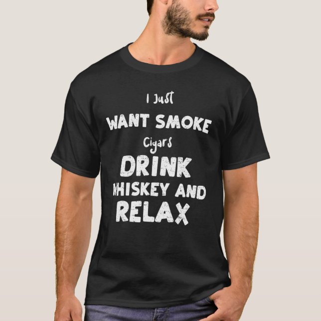 Camiseta Uísque Eu Só Quero Cigarros Fumantes Beber Uísque (Frente)