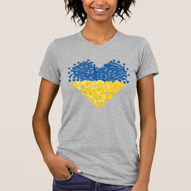 Camiseta Ukraine is in my heart. Ukrainian flag. Support. (Frente)