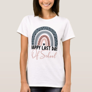 Camiseta Último Dia de Professora Formado Em Arco-Íris