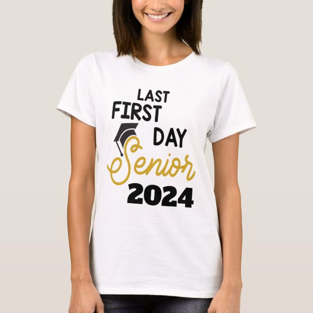 Camiseta Último Mais velho Do Primeiro Dia De 2024 De Volta (Frente)