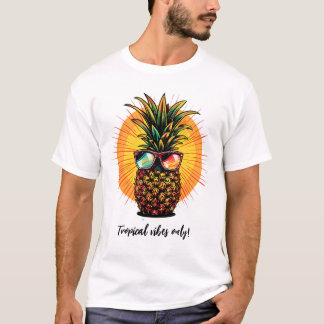 Camiseta Um abacaxi brilhante em óculos de sol