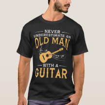Um ancião com uma guitarra