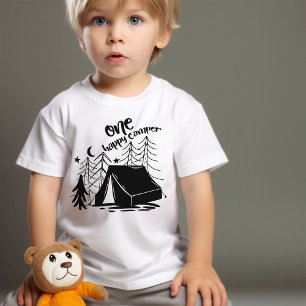 Camiseta Um Aniversário Feliz de Um Acampador com Arte Dood