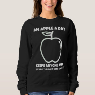 Camiseta Um Apple A Day Um Sarcastic Rude Solteiro Sayin