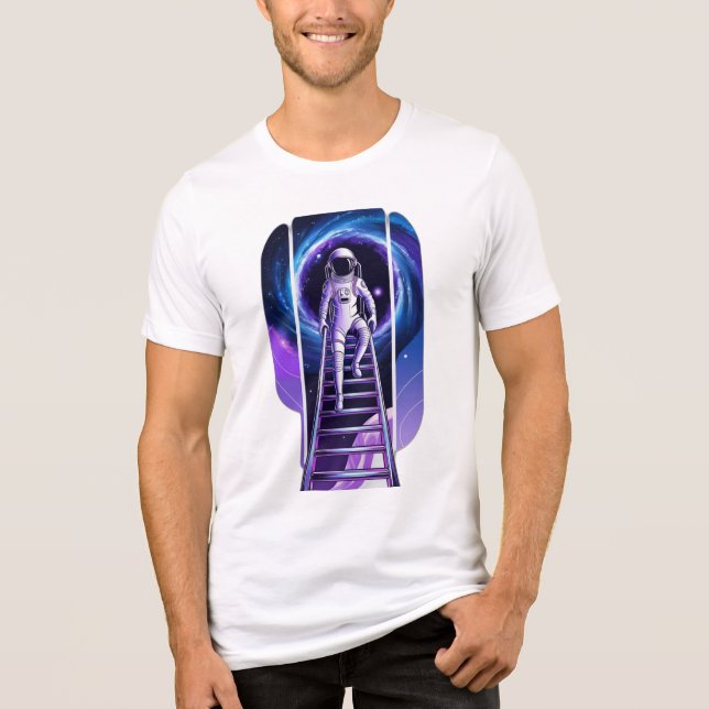 Camiseta Um astronauta subindo uma escada que leva a uma po (Frente)