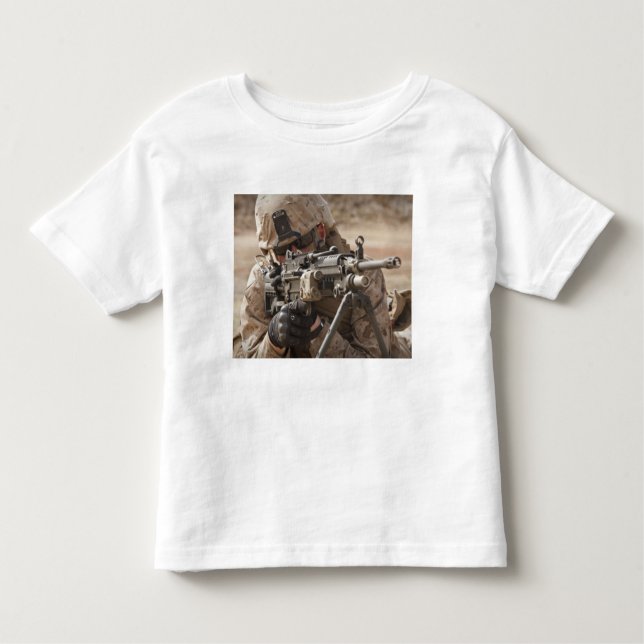 Camiseta Um atirador automático de armas fornece instrutor (Frente)