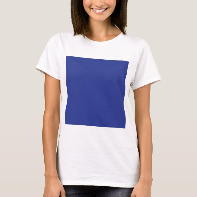 Camiseta um avião voando no céu com um backgrou azul (Frente)