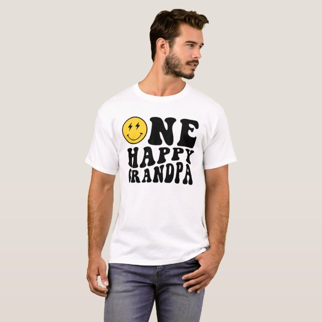 Camiseta Um Avô Feliz Que Corresponde Aniversário Vovô Tee (Frente Completa)