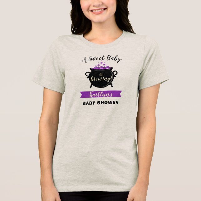Camiseta Um Bebê Doce Está Fazendo Chá de fraldas De Hallow (Frente)
