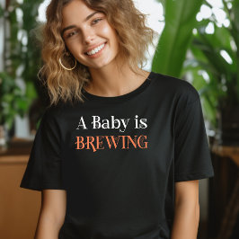 Camiseta Um Bebê está se reproduzindo em lotação de Cobweb
