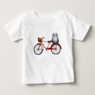 Camiseta Um belo selo de animação em uma bicicleta