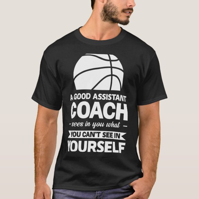 Camiseta Um Bom Assistente Vê Esporte (Frente)