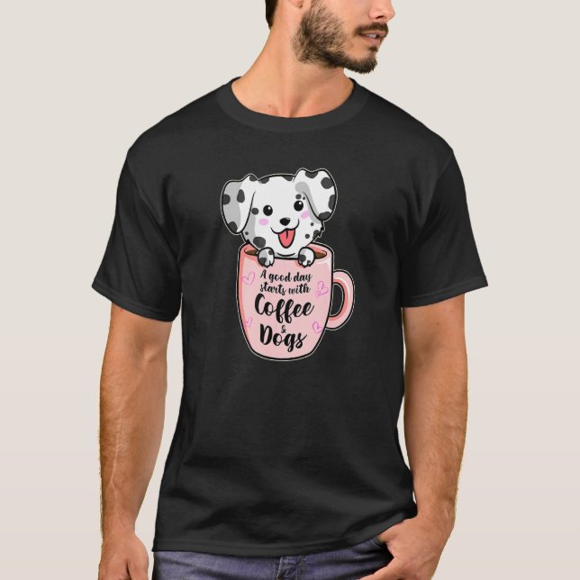 Camiseta Um Bom Dia Com Café E Cães Café Dalmaciano (Frente)