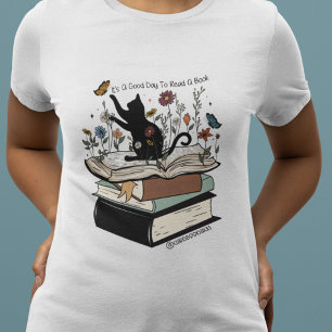 Camiseta Um bom dia para ler um livro sobre livros
