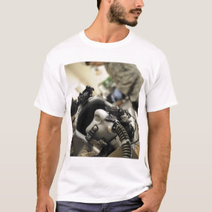 Camiseta Um capacete inteiramente montado do grupo de vôo